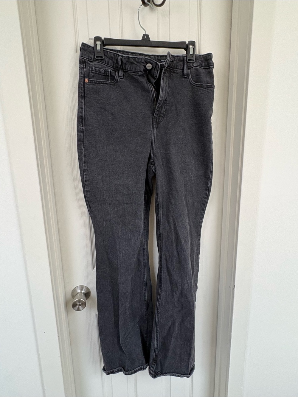 Old Navy Women's Straight Leg Jeans in Washed Black